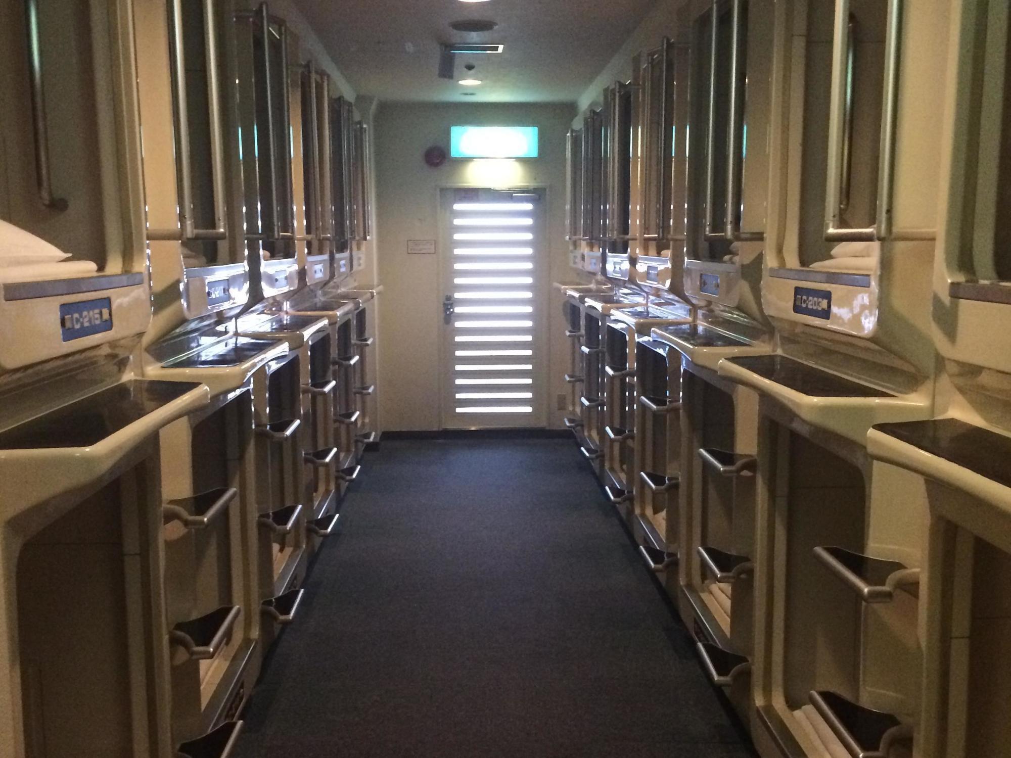אוסקה Capsule Hotel Asahi Plaza Shinsaibashi מראה חיצוני תמונה