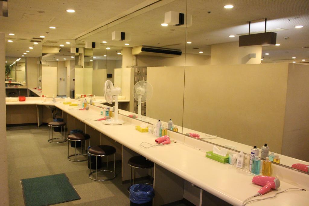 אוסקה Capsule Hotel Asahi Plaza Shinsaibashi מראה חיצוני תמונה