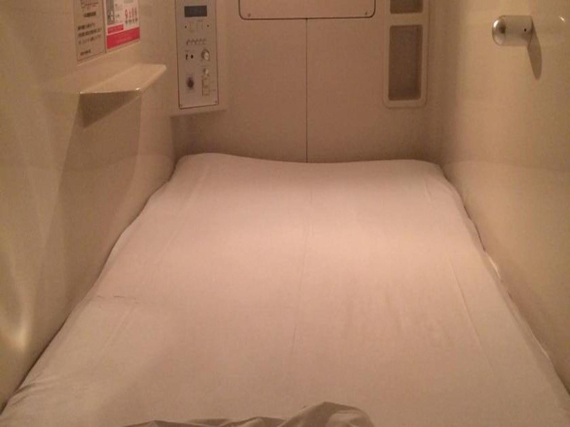 אוסקה Capsule Hotel Asahi Plaza Shinsaibashi מראה חיצוני תמונה