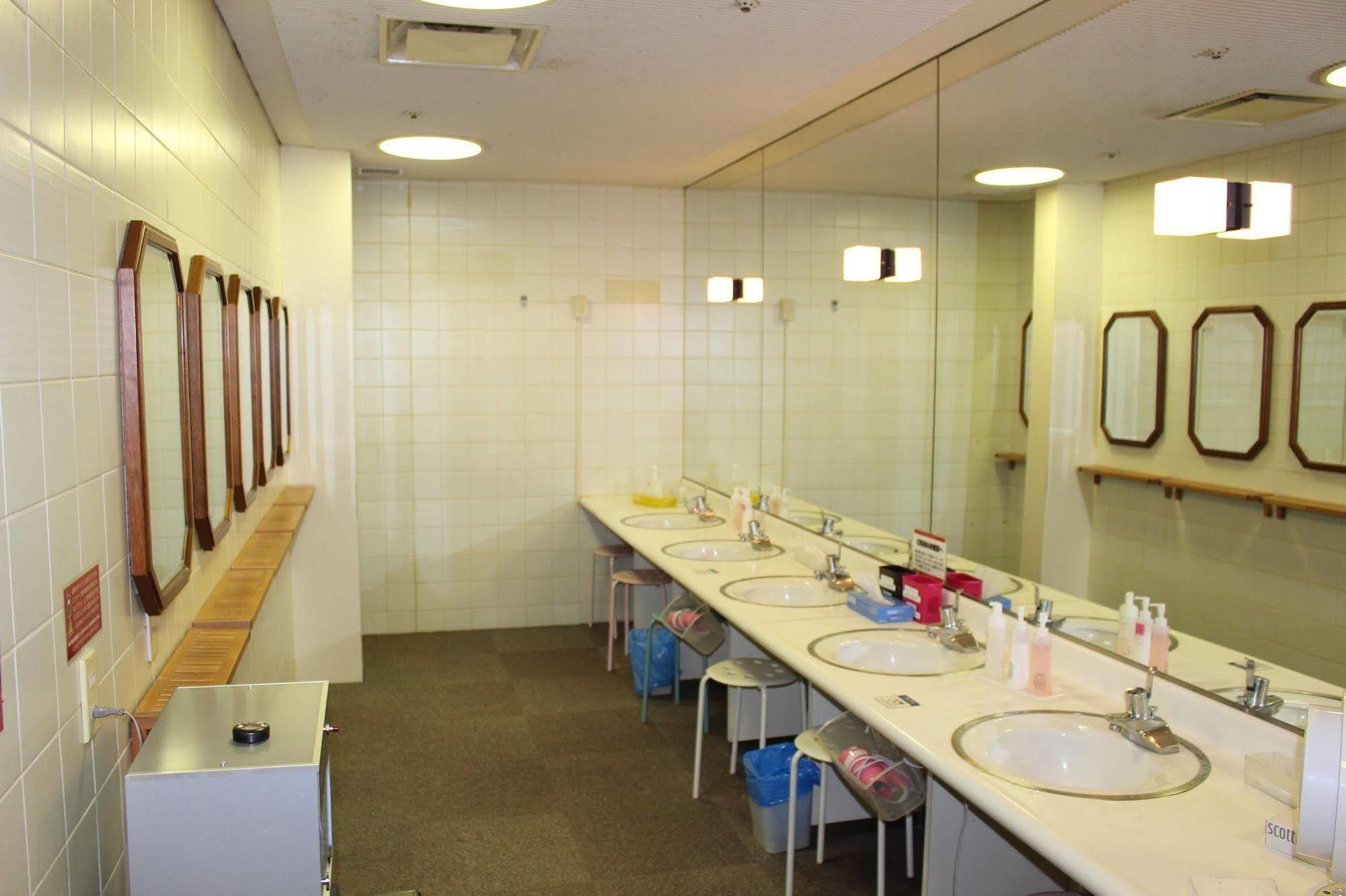 אוסקה Capsule Hotel Asahi Plaza Shinsaibashi מראה חיצוני תמונה